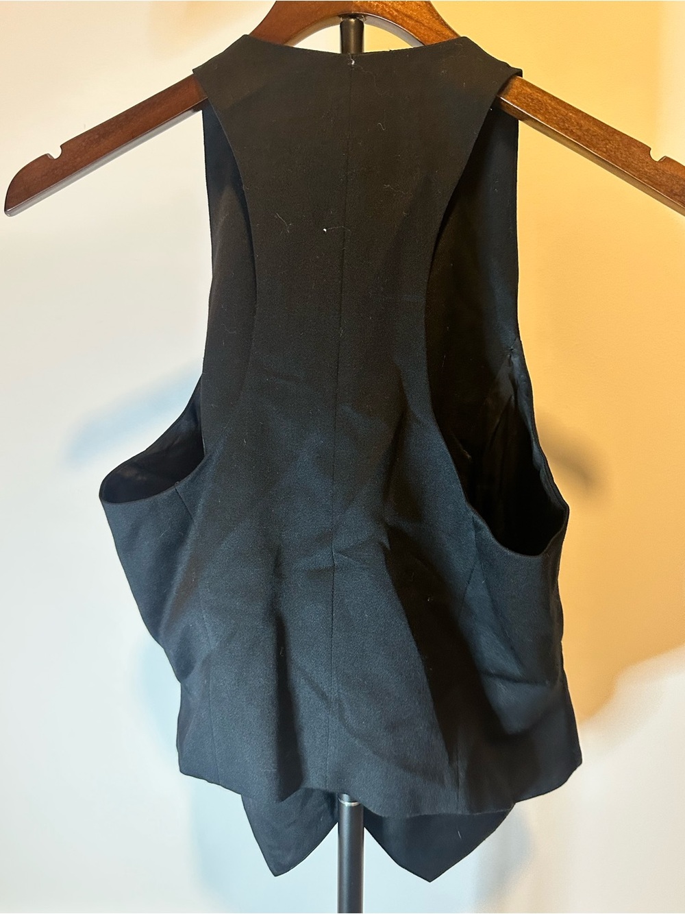 Norma Kamali Black Tailored Button Vest - Picture 3 of 6